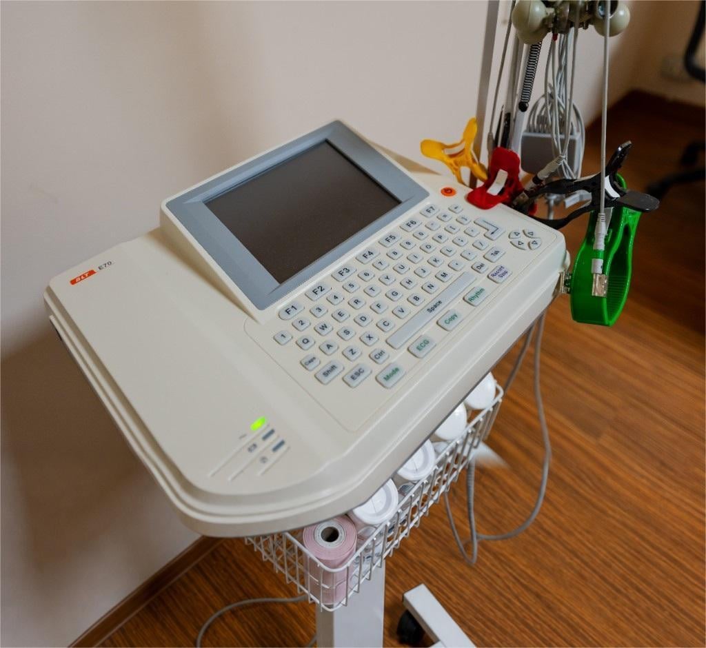 Electrocardiograf BLT E70 — aparatul EKG din cabinet
